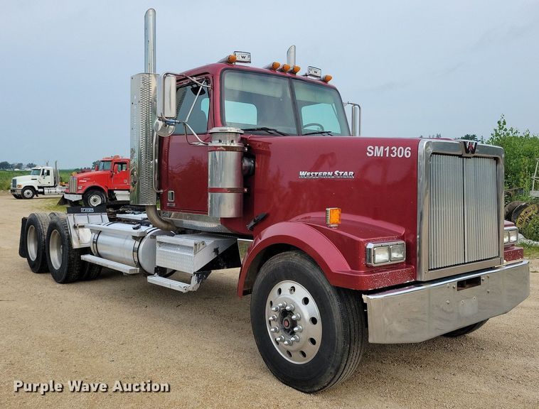 image for item DR4394 2013 Western Star 4900EX semi truck