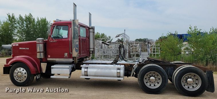 image for item DR4394 2013 Western Star 4900EX semi truck