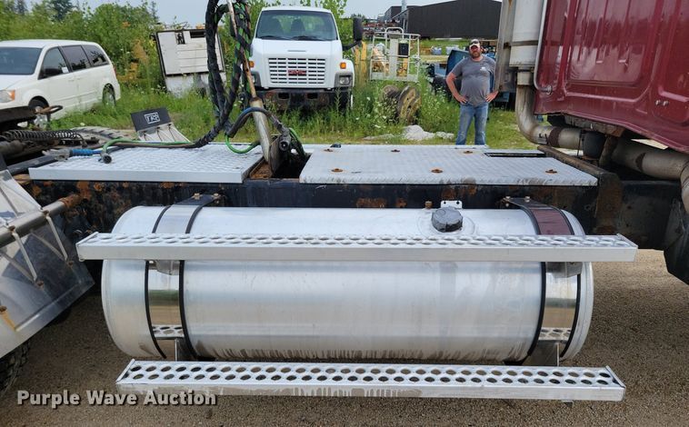 image for item DR4394 2013 Western Star 4900EX semi truck