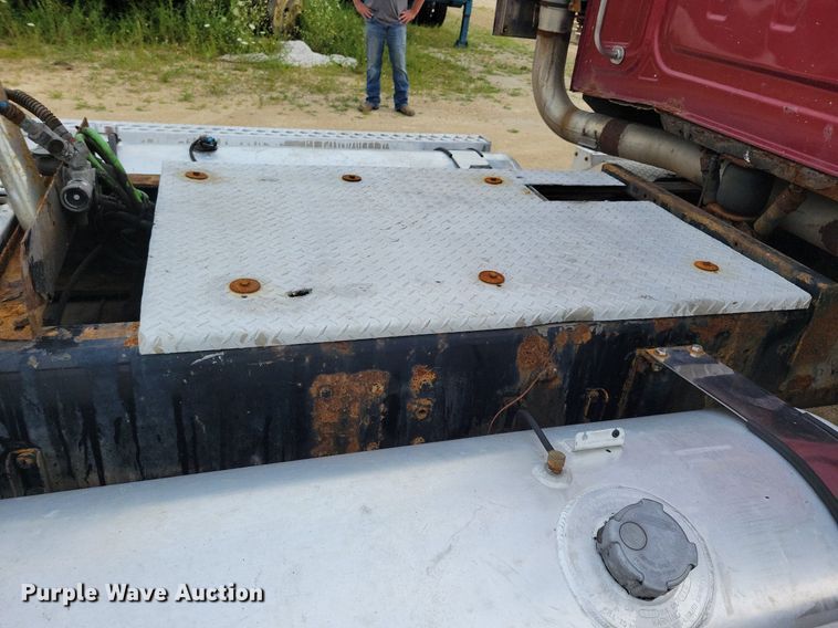 image for item DR4394 2013 Western Star 4900EX semi truck