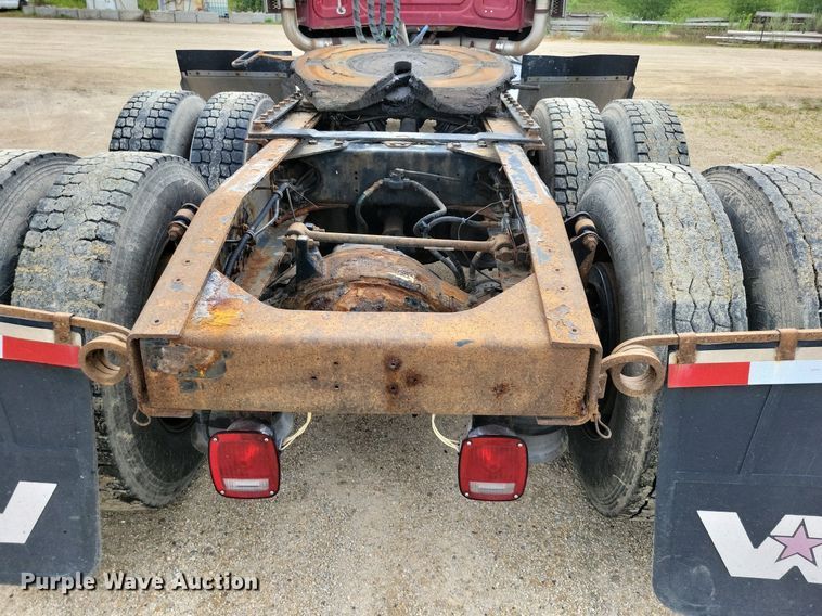 image for item DR4394 2013 Western Star 4900EX semi truck