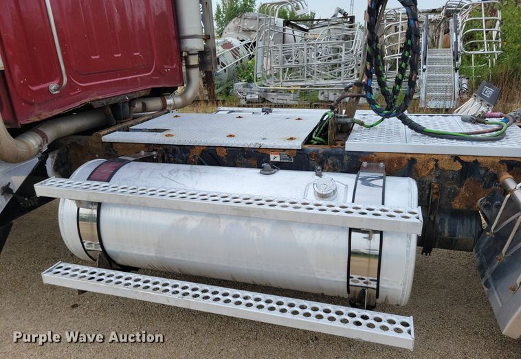 image for item DR4394 2013 Western Star 4900EX semi truck