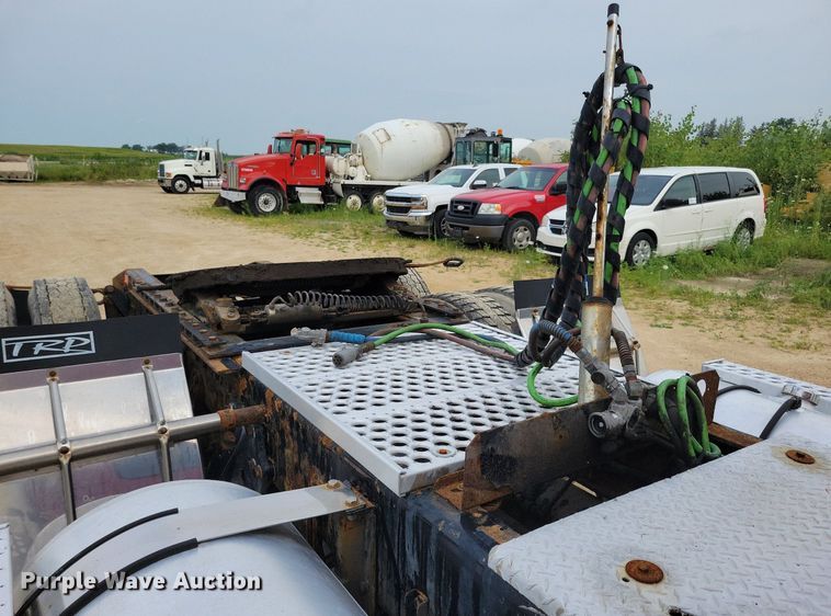 image for item DR4394 2013 Western Star 4900EX semi truck