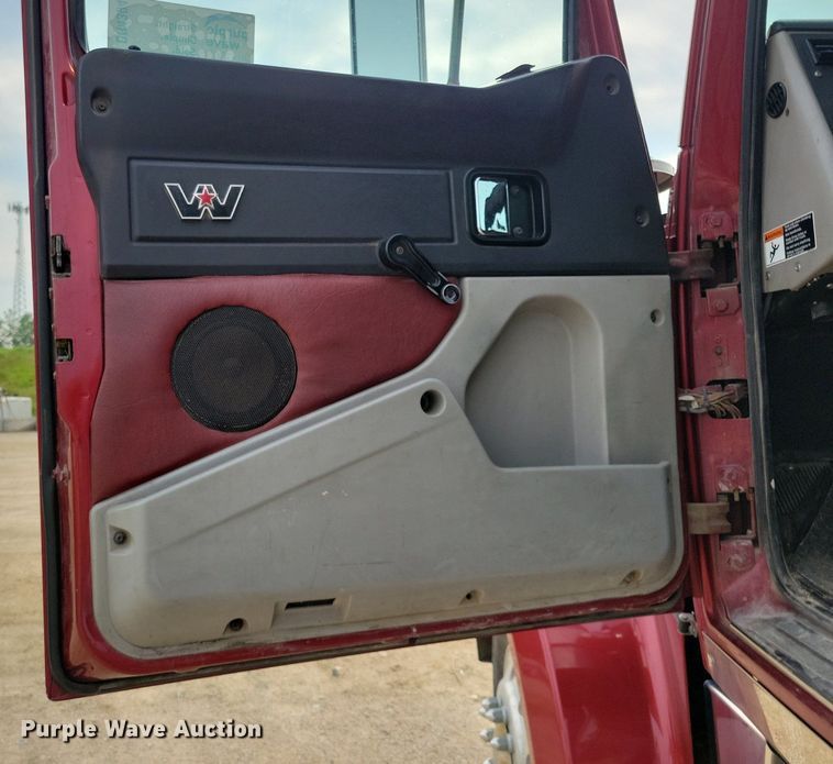 image for item DR4394 2013 Western Star 4900EX semi truck