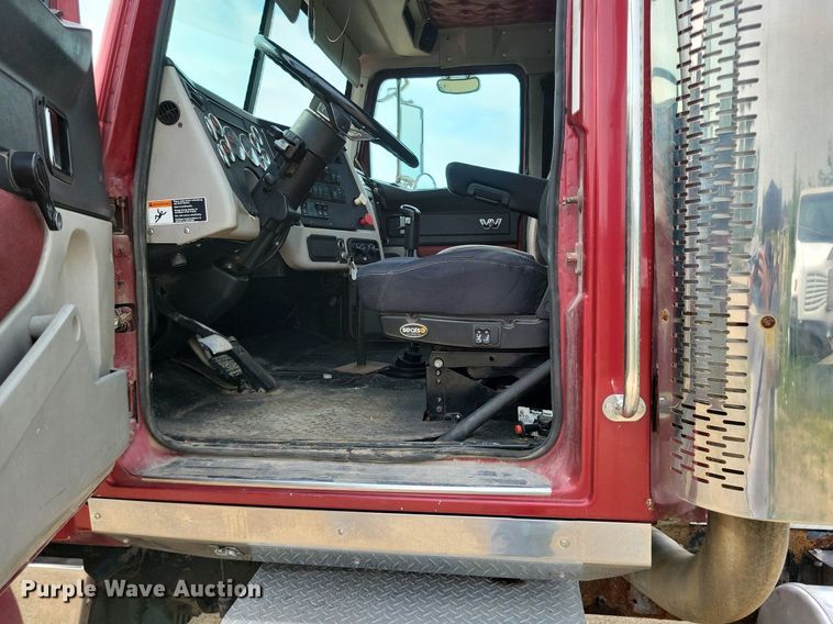 image for item DR4394 2013 Western Star 4900EX semi truck