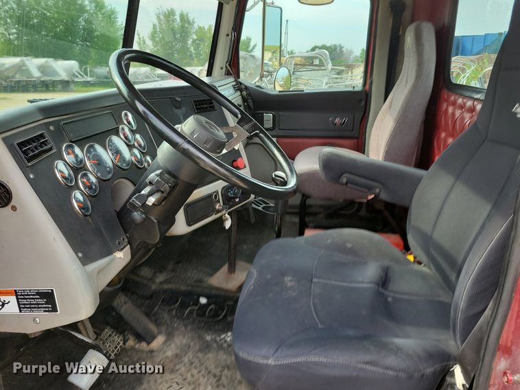 image for item DR4394 2013 Western Star 4900EX semi truck