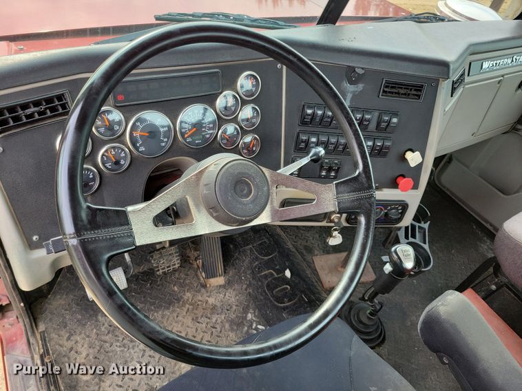 image for item DR4394 2013 Western Star 4900EX semi truck