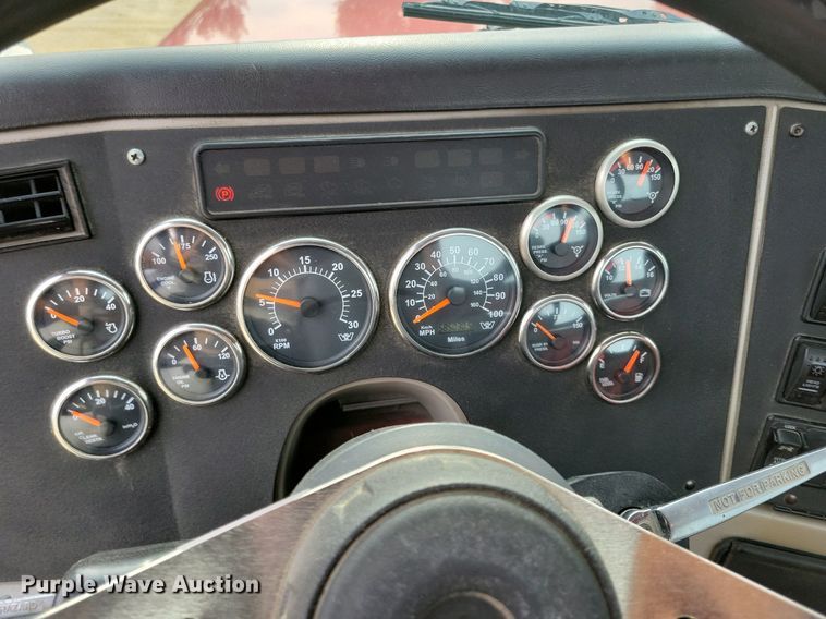 image for item DR4394 2013 Western Star 4900EX semi truck