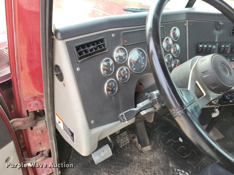 image for item DR4394 2013 Western Star 4900EX semi truck