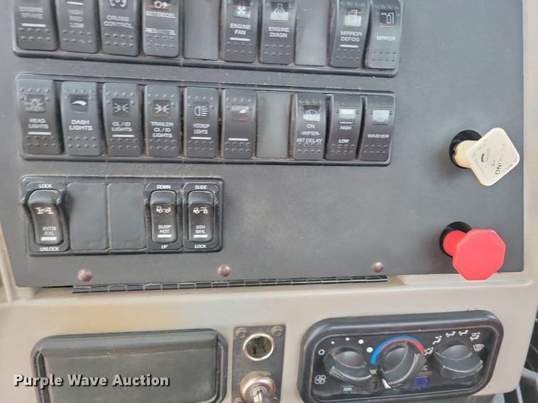 image for item DR4394 2013 Western Star 4900EX semi truck