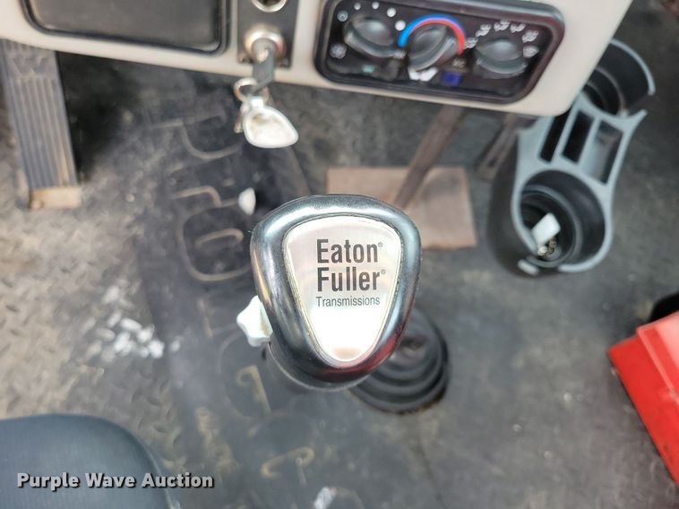 image for item DR4394 2013 Western Star 4900EX semi truck