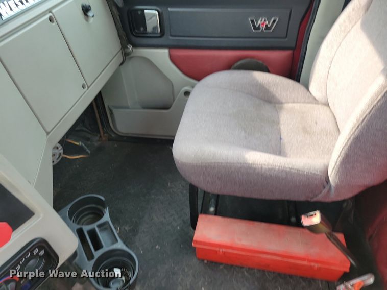 image for item DR4394 2013 Western Star 4900EX semi truck