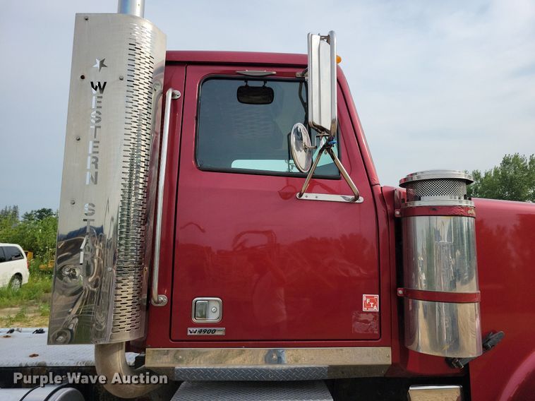 image for item DR4394 2013 Western Star 4900EX semi truck
