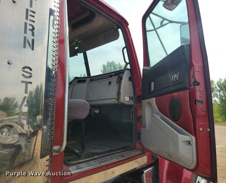 image for item DR4394 2013 Western Star 4900EX semi truck