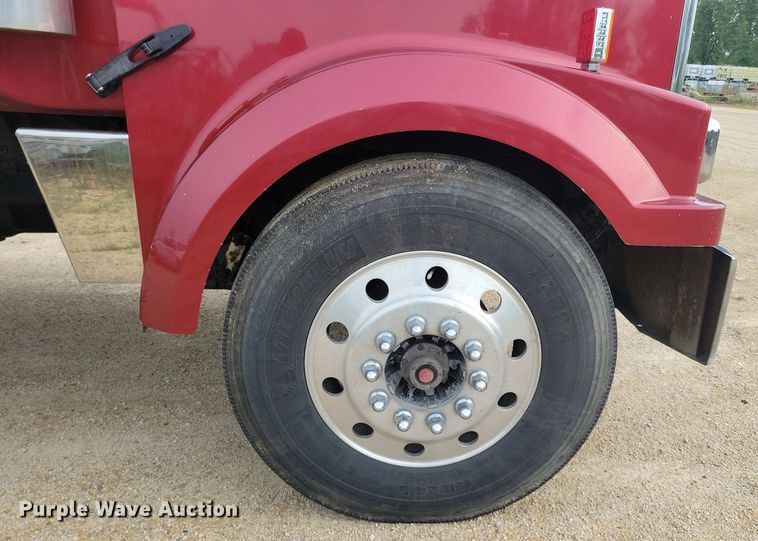 image for item DR4394 2013 Western Star 4900EX semi truck