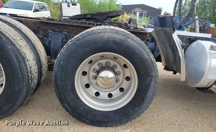 image for item DR4394 2013 Western Star 4900EX semi truck