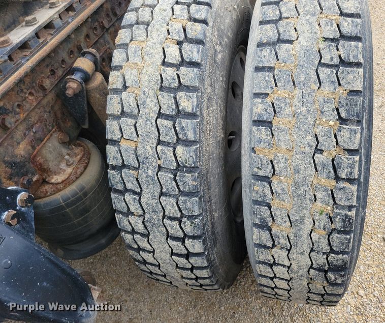 image for item DR4394 2013 Western Star 4900EX semi truck