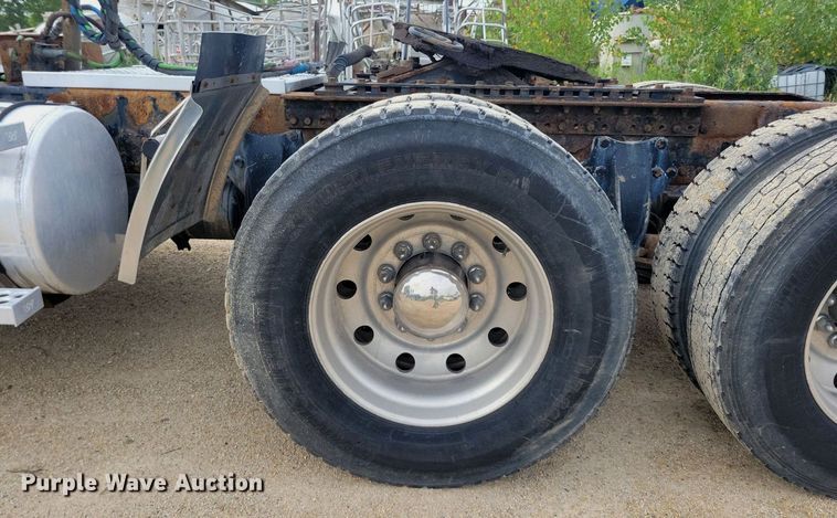 image for item DR4394 2013 Western Star 4900EX semi truck