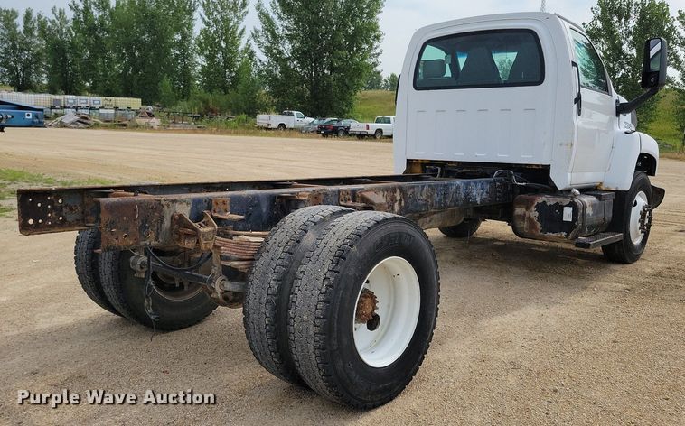 image for item DR4399 2004 GMC  C7500 truck cab and chassis