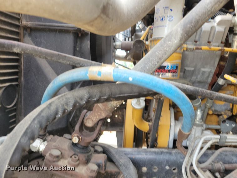 image for item DR4399 2004 GMC  C7500 truck cab and chassis