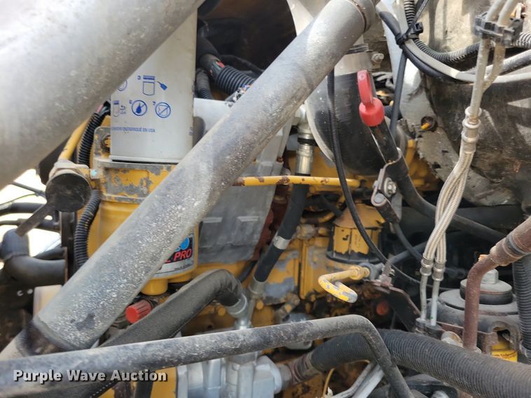 image for item DR4399 2004 GMC  C7500 truck cab and chassis