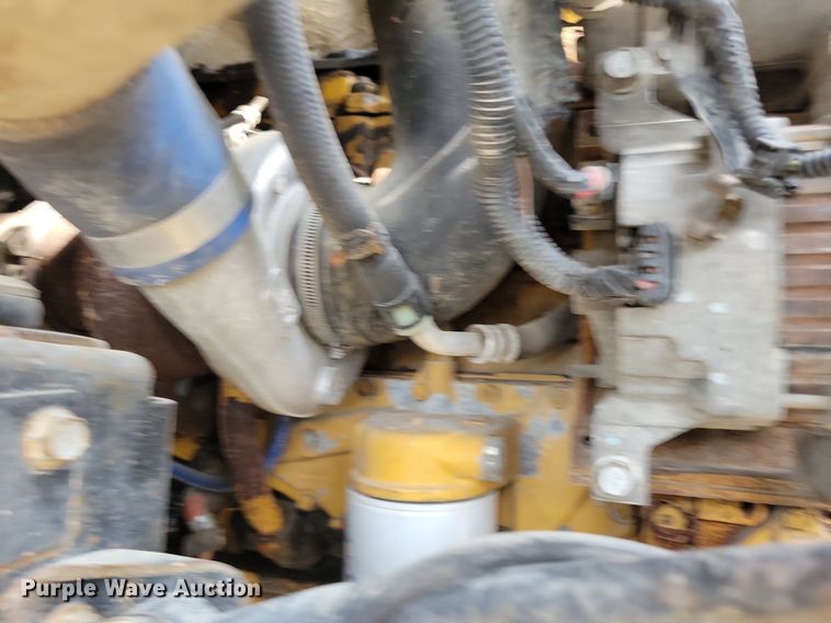 image for item DR4399 2004 GMC  C7500 truck cab and chassis