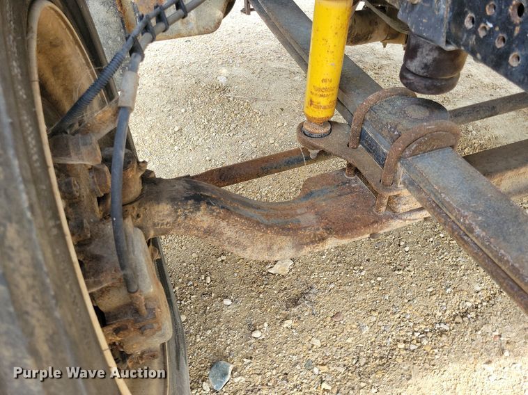 image for item DR4399 2004 GMC  C7500 truck cab and chassis