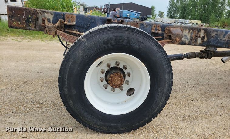 image for item DR4399 2004 GMC  C7500 truck cab and chassis