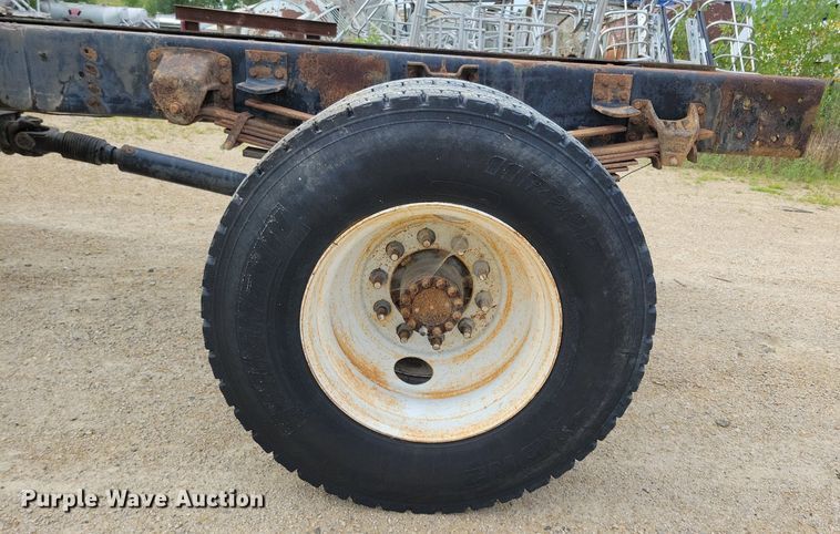 image for item DR4399 2004 GMC  C7500 truck cab and chassis