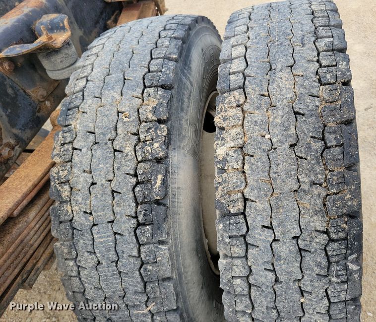 image for item DR4399 2004 GMC  C7500 truck cab and chassis