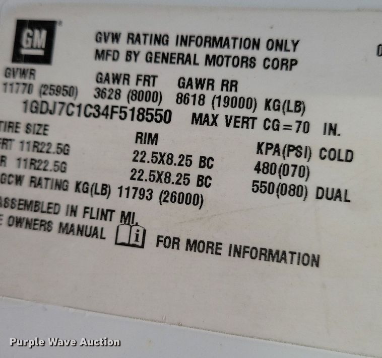 image for item DR4399 2004 GMC  C7500 truck cab and chassis