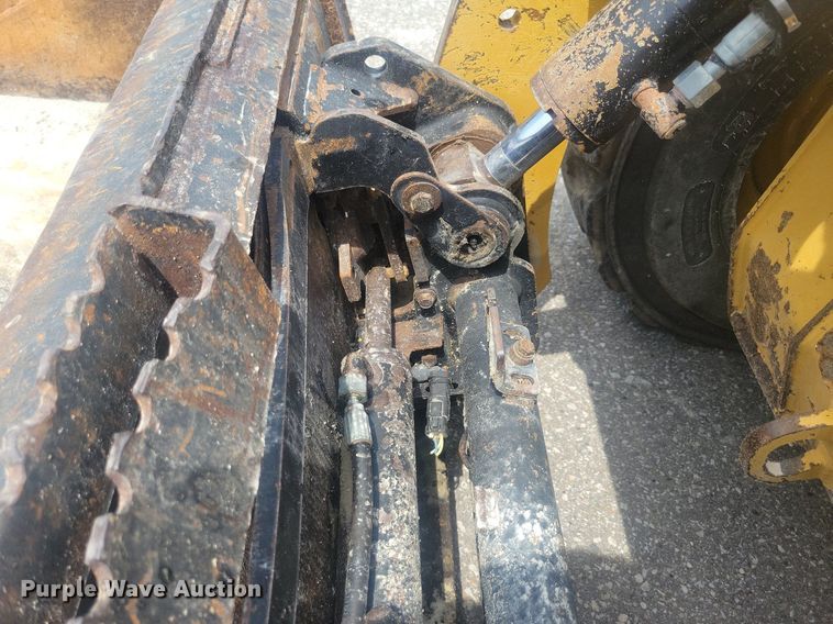 image for item DR4403 2019 Caterpillar 236D3 skid steer loader