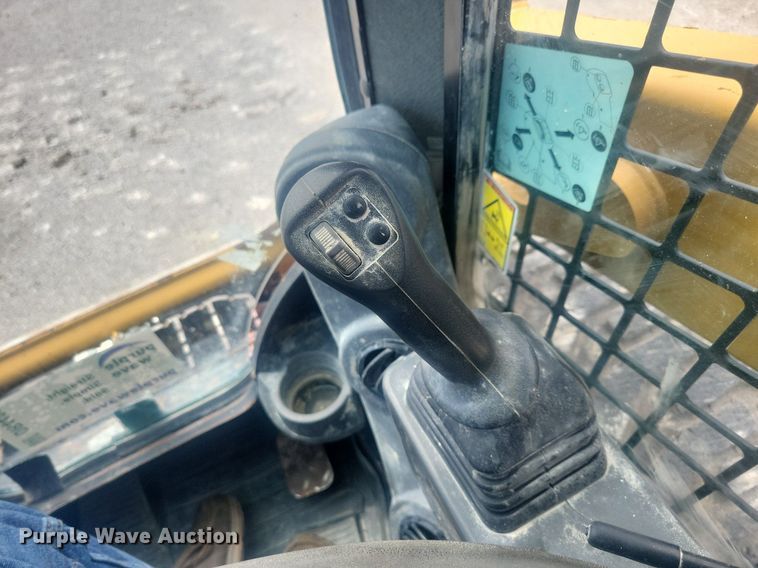 image for item DR4403 2019 Caterpillar 236D3 skid steer loader