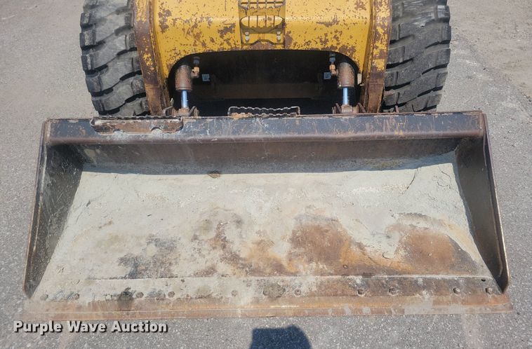 image for item DR4404 2007 Caterpillar 246B skid steer loader