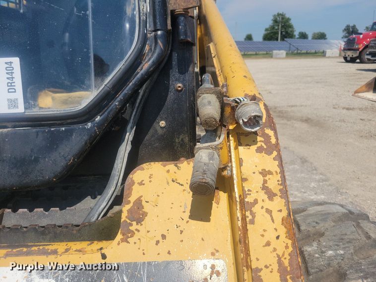 image for item DR4404 2007 Caterpillar 246B skid steer loader