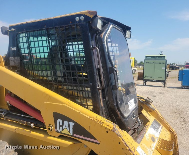 image for item DR4404 2007 Caterpillar 246B skid steer loader