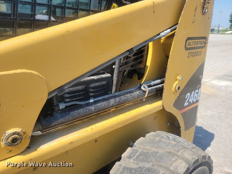 image for item DR4404 2007 Caterpillar 246B skid steer loader