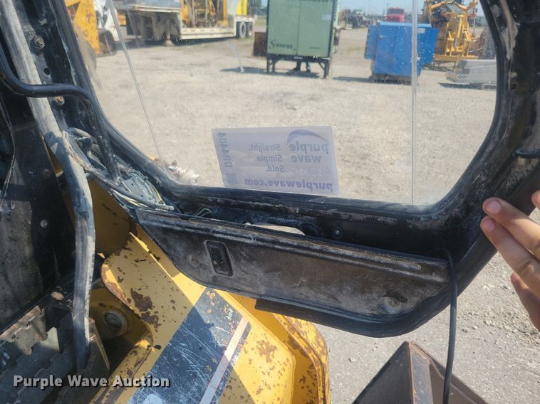 image for item DR4404 2007 Caterpillar 246B skid steer loader