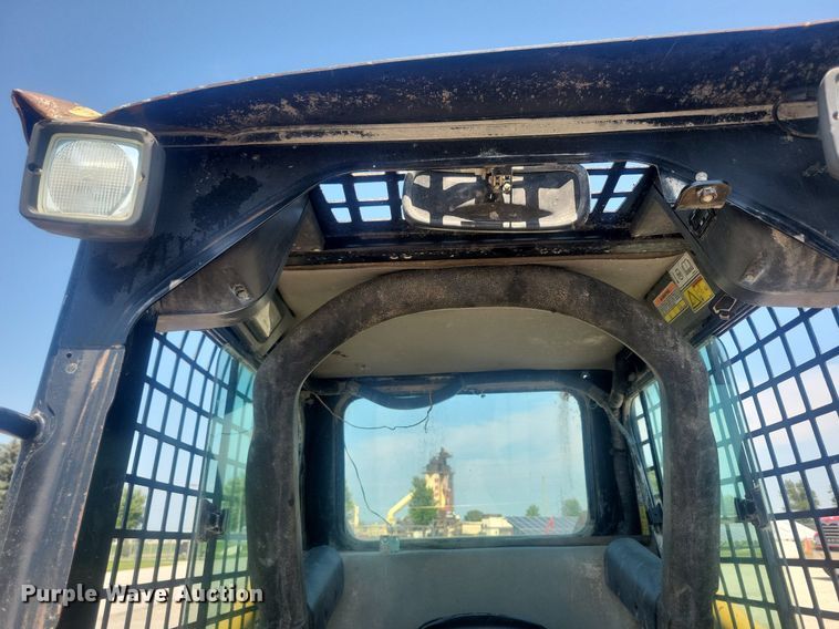 image for item DR4404 2007 Caterpillar 246B skid steer loader