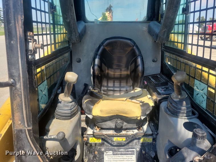image for item DR4404 2007 Caterpillar 246B skid steer loader