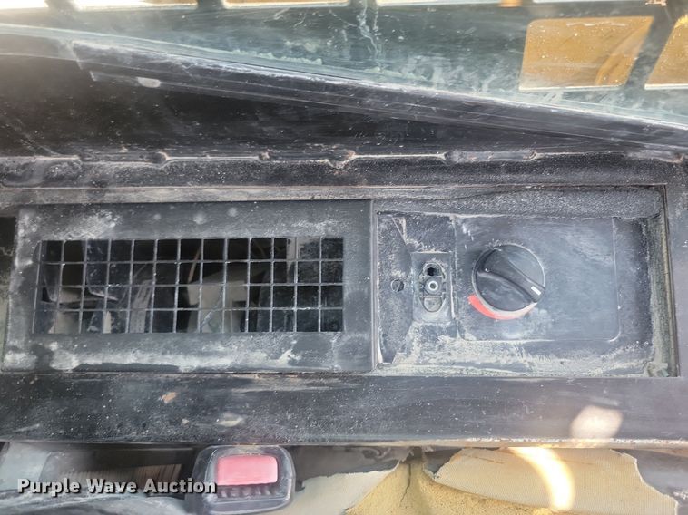 image for item DR4404 2007 Caterpillar 246B skid steer loader