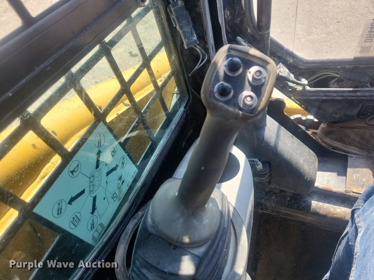 image for item DR4404 2007 Caterpillar 246B skid steer loader