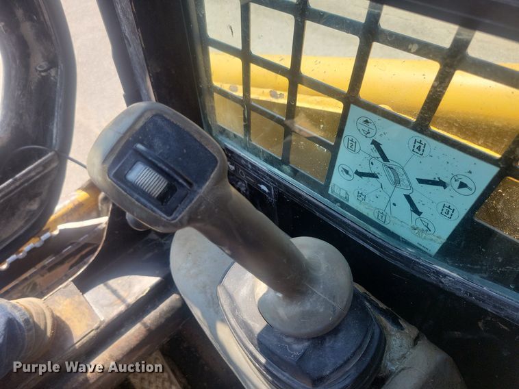 image for item DR4404 2007 Caterpillar 246B skid steer loader