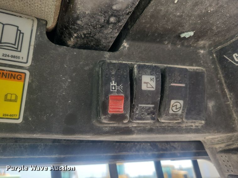 image for item DR4404 2007 Caterpillar 246B skid steer loader