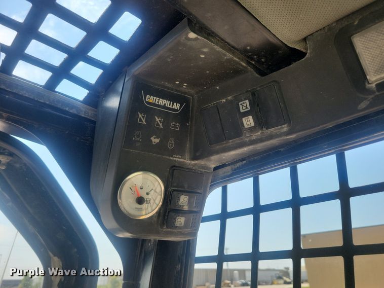 image for item DR4404 2007 Caterpillar 246B skid steer loader