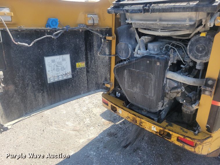 image for item DR4404 2007 Caterpillar 246B skid steer loader