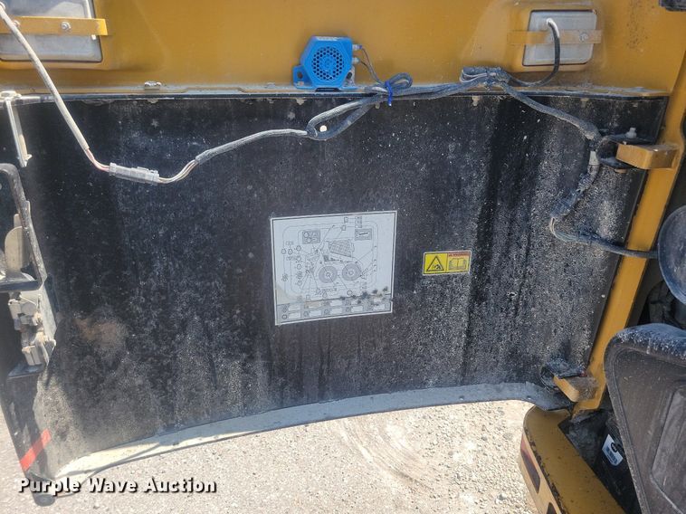 image for item DR4404 2007 Caterpillar 246B skid steer loader