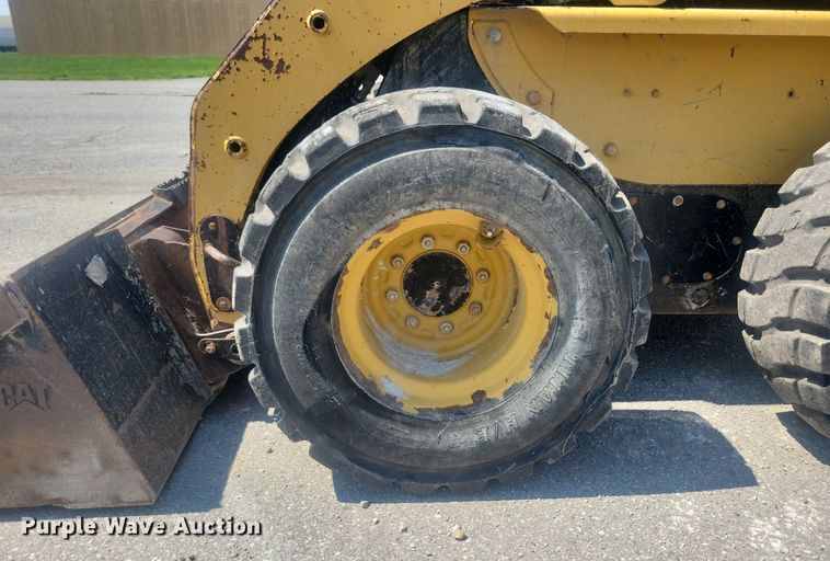 image for item DR4404 2007 Caterpillar 246B skid steer loader