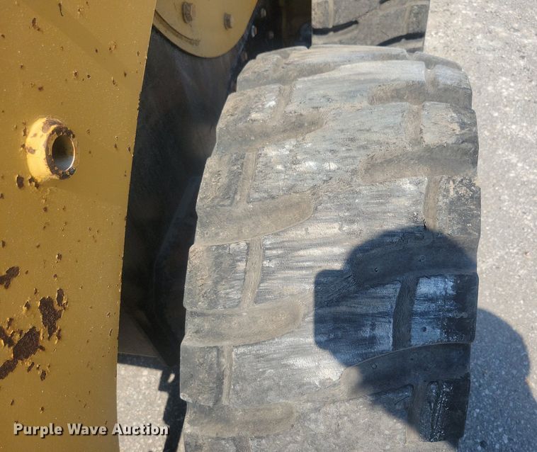 image for item DR4404 2007 Caterpillar 246B skid steer loader