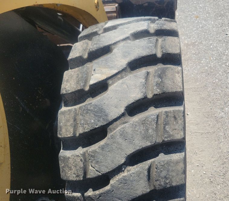 image for item DR4404 2007 Caterpillar 246B skid steer loader